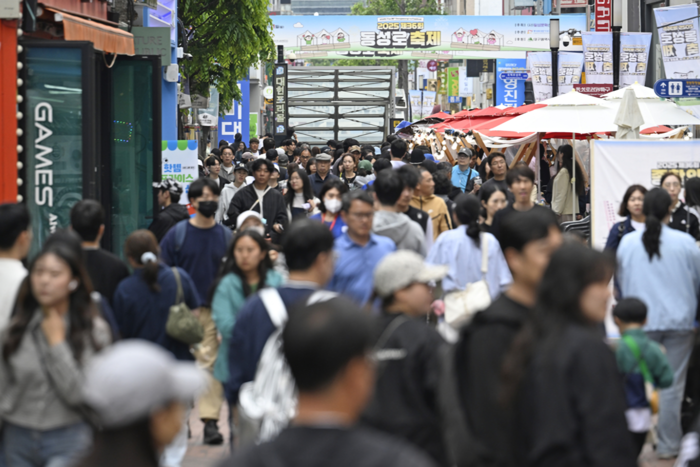 대구경북 인구의 수도권 순유출 현상이 심화하고 있다. 사진은 대구 중구 동성로 모습. <영남일보DB>