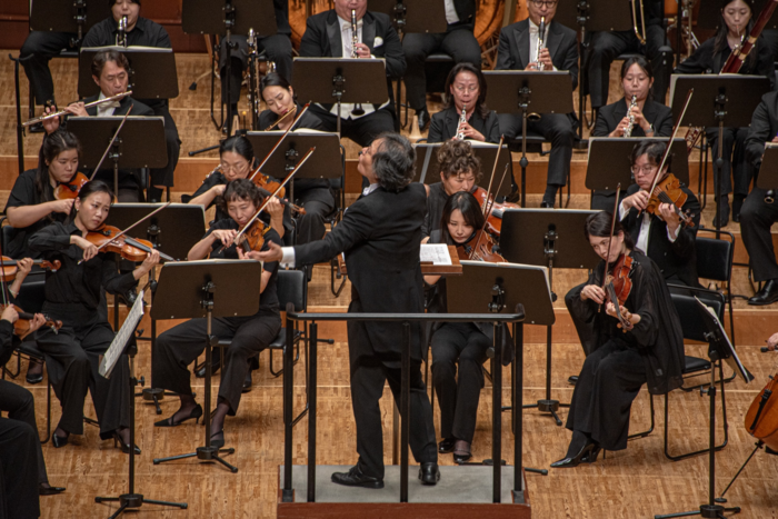 지난 22일 일본 후쿠오카 심포니홀에서 열린 2025 월드오케스트라페스티벌 인 재팬 대구시향 공연 모습. <대구시향 제공>