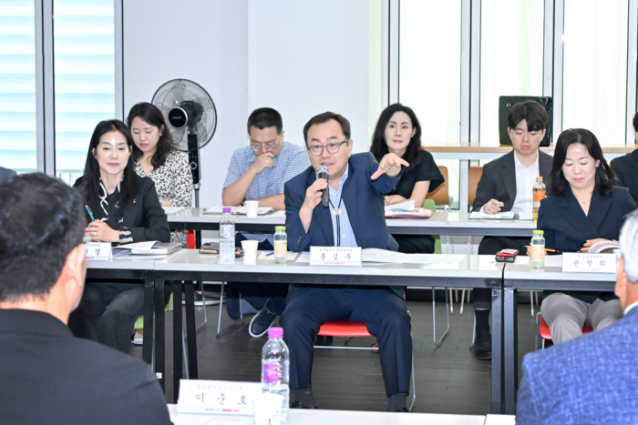 홍성주 대구시 경제부시장이 지난 19일 대구시 산격청사에서 열린 동성로 르네상스 프로젝트 추진상황 보고회에서 동성로 상권의 중요성에 대해 강조하고 있다. <대구시 제공>