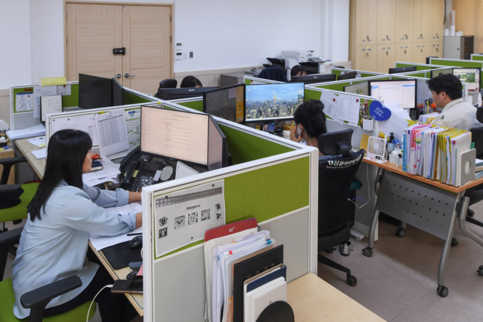 경산시 민선8기와 함께 탄생한 경산문화관광재단. 지역민의 수요에 맞춘 문화관광 행정을 위해 설립됐다. 사진은 경산문화관광재단 사무실의 모습. 박관영기자 zone5@yeongnam.com