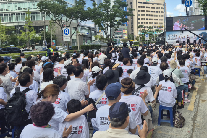 대구퀴어문화축제가 열린 20일 오후 2시 대구퀴어반대대책본부는 반월당역에서 퀴어축제 반대 집회를 열었다. 조윤화기자