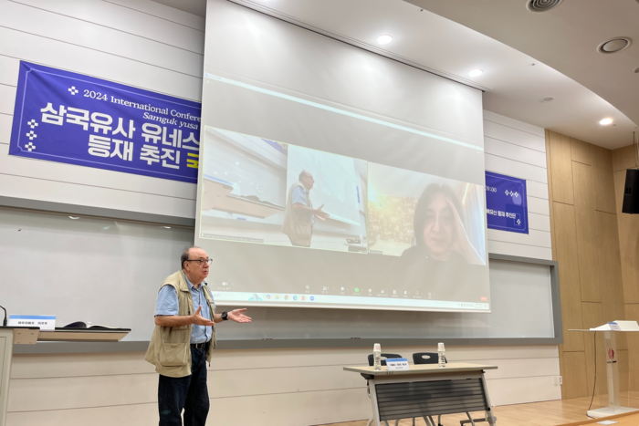 마우리치오 리오토 교수가 2024년 9월 경북대에서 열린 삼국유사 유네스코 세계기록유산 등재 추진 국제학술대회에서 발표를 하고 있다. <본인 제공>