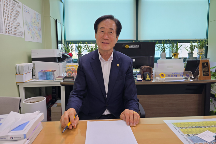 영양 출신의 남창진 서울시의회 전반기 부의장이 고향 영양에 대한 기억을 이야기하고 있다. 김은경기자