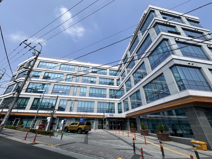 대구 달서구에 있는 제봉뜰 두류봉제지식산업센터 전경. 이승엽기자