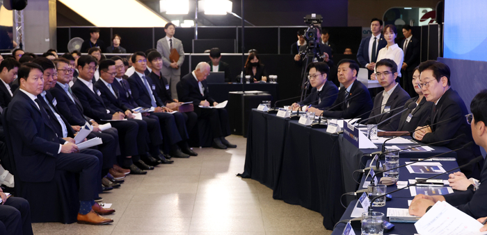 이재명 대통령이 10일 서울 마포구 프론트원에서 열린 국민성장펀드 보고대회에서 발언하고 있다. 연합뉴스