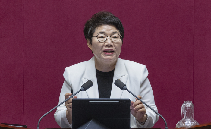 국민의힘 임이자 의원이 15일 국회에서 열린 정치에 관한 대정부 질문에서 질문을 하고 있다. 연합뉴스