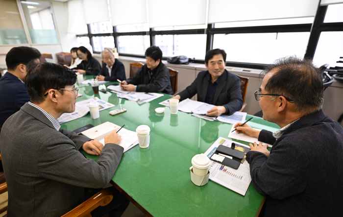 영남일보 13기 독자위원회 올해 세 번째 회의가 22일 오후 영남일보 편집국 회의실에서 열리고 있다.
이윤호기자 yoonhohi@yeongnam.com