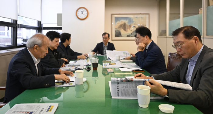 영남일보 13기 독자위원회 올해 세 번째 회의가 22일 오후 영남일보 편집국 회의실에서 열리고 있다.
이윤호기자 yoonhohi@yeongnam.com