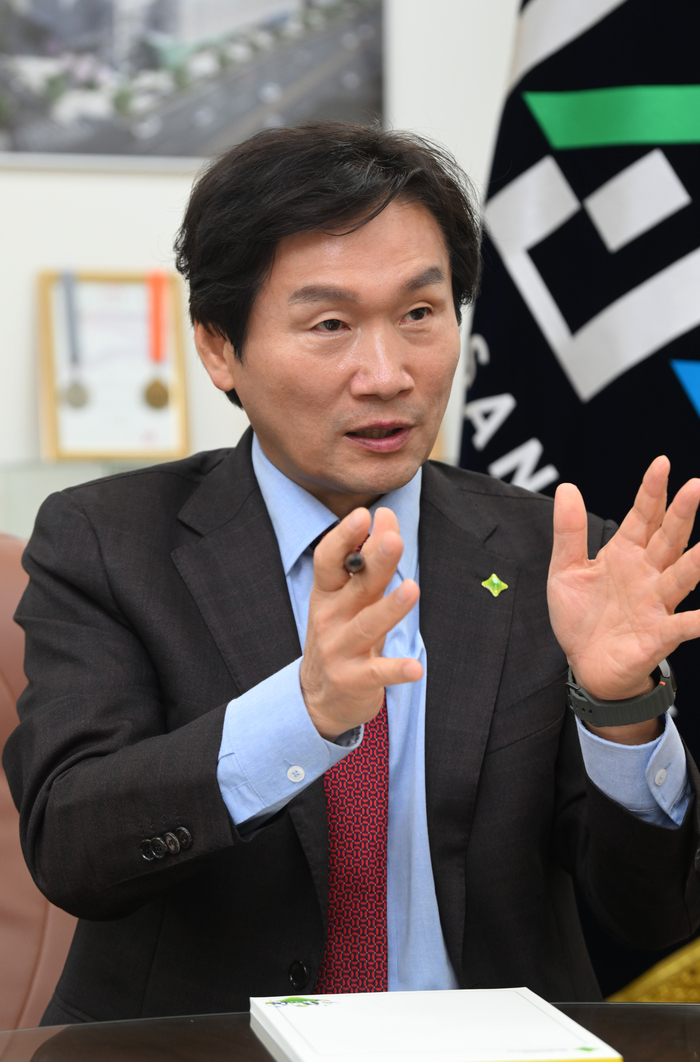 9월24일 조현일 시장이 경산문화관광재단의 설립 취지와 비전을 이야기하고 있다.