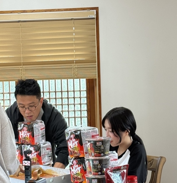 영양군에서 인플루언서 쯔양이 영양 특산물을 활용한 콘텐츠를 촬영하고 있다.<영양군 제공>