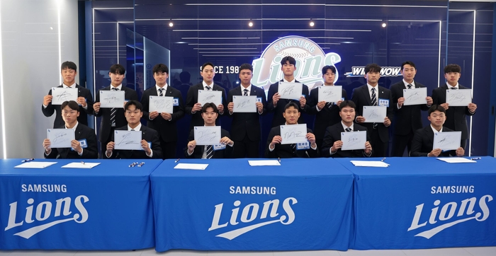 지난달 25일 대구 삼성라이온즈파크를 찾은 삼성 라이온즈 신인 선수들. <삼성 라이온즈 제공>