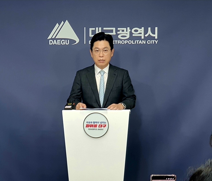 안중곤 대구시 행정국장이 1일 오전 대구시청에서 공무원 임용시험 거주요건 재도입 관련 기자설명회를 갖고 있다. 노진실 기자