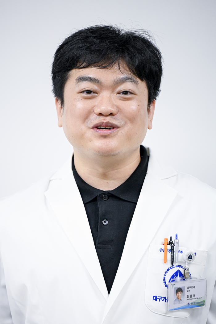 전윤호 대구가톨릭대병원 심장혈관흉부외과 교수. 이현덕기자 lhd@yeongnam.com
