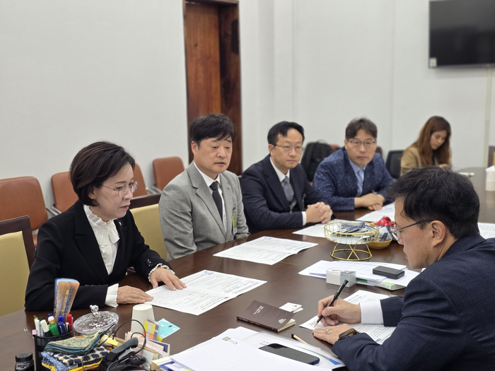 이인선 의원이 13일 박주민 위원장을 만나 국립치의학연구원 입지선정에 대해 건의하고 있다. 이인선 의원실 제공