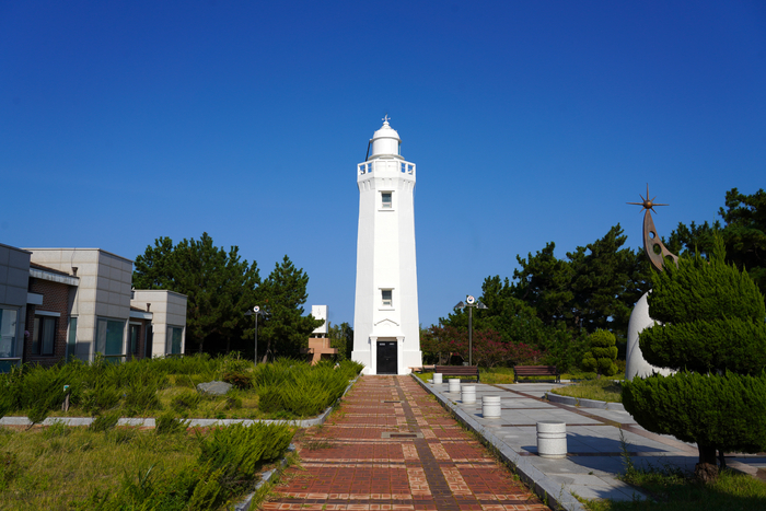 동해바다도 한 눈에 볼수 있는곳 죽변 등대모습도 볼수있다.<울진군 제공>