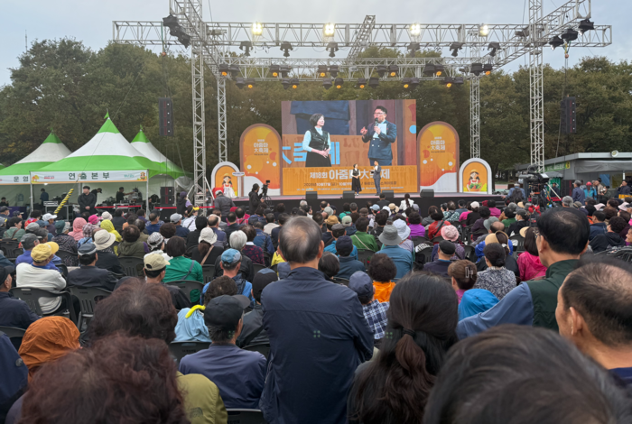 19일 오후 5시 대구 달서구 두류공원에서 제 18회 아줌마대축제의 마지막 행사인 능금가요제가 열렸다.
