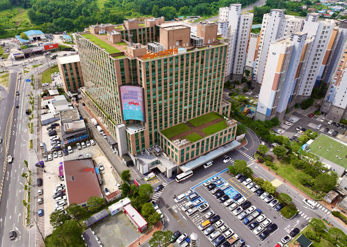 안동의료재단 안동병원 전경. 개원 43주년을 맞은 안동병원은 4주기 의료기관 인증과 비상진료체계 S등급 3회 연속 달성을 통해 국가대표급 지역의료기관으로서의 위상을 다시 한번 입증했다.<안동병원 제공>