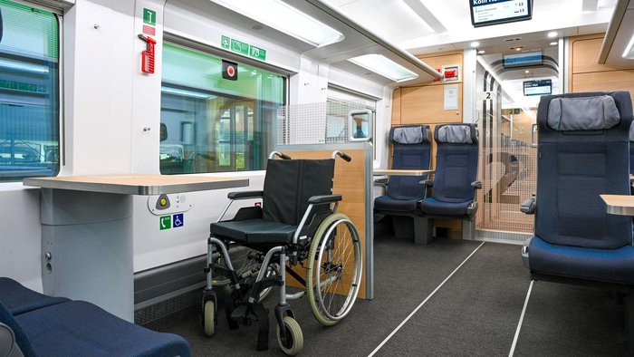 독일철도청(DB)이 최근 공개한 저상형 고속열차 ICE L의 내부 휠체어 공간. DB 제공