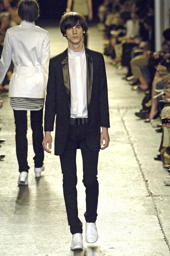 2007 디올 옴므 컬렉션. 에디 슬리먼의 남성 수트. <출처: firstview>