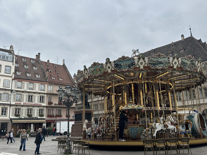 구텐베르크 광장 내 회전목마. 유원지에 놀러온 듯한 느낌이 들었다.