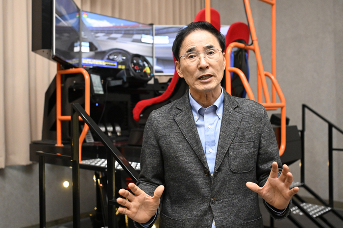 28일 오후 경북 경주시 경주스마트미디어센터에서 김장주 센터장이 영남일보와의 인터뷰에서 인터랙티브 실감콘텐츠에 대해서 설명하고 있다.
이윤호기자 yoonhohi@yeongnam.com