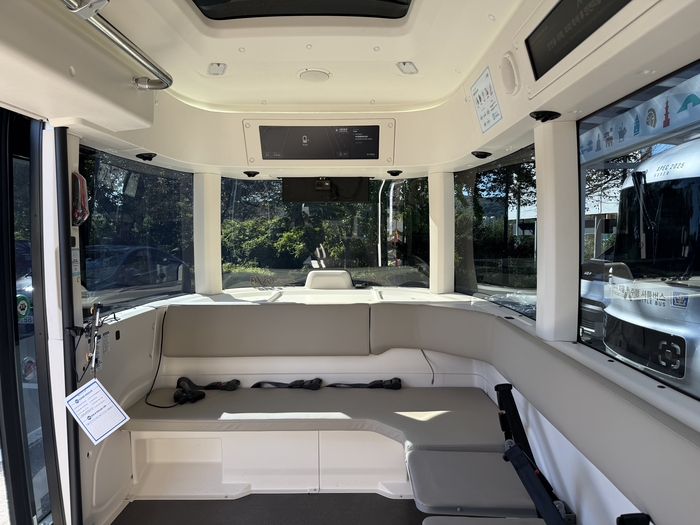 28일 오후 3시쯤 기자가 탑승해 본 자율주행 셔틀 로이(ROii) 내부좌석. 구경모기자