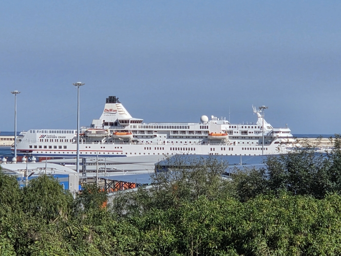 포항 영일만항에 정박한 이스턴 비너스호. <전준혁기자>