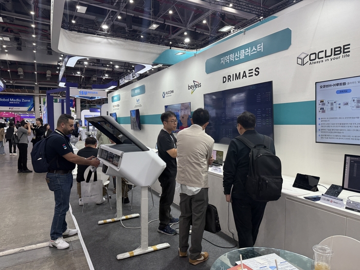 DIP와 지역기업 5개사가 지난 22~25일 대구 엑스코에서 열린 FIX 2025에 공동관을 꾸려 참가해 모빌리티 인포테인먼트 기술을 선보였다. <DIP 제공>