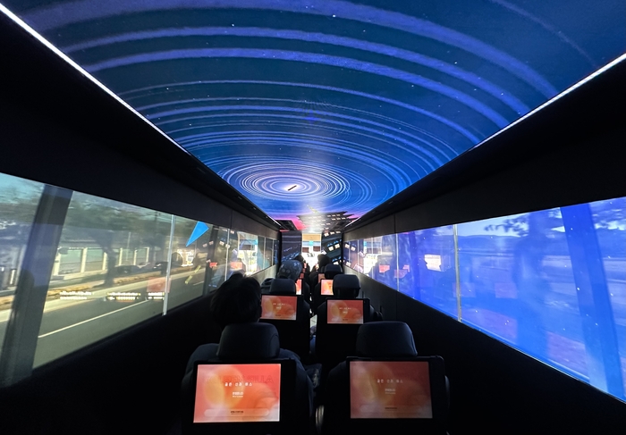 28일 오전 APEC을 맞아 경북 경주 보문단지에서 XR버스가 운영되고 있다. 박지현기자 lozpjh@yeongnam.com