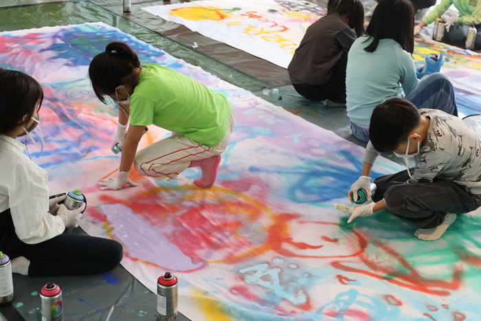 시범 프로그램 모므로 그려요(그래피티 워크숍) 활동 모습. <수성아트피아 제공>