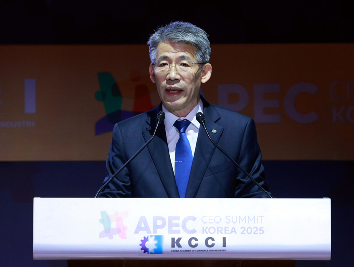 조석진 한국수력원자력 기술부사장이 31일 경북 경주 예술의전당에서 열린 APEC CEO 서밋에서 AI시대 에너지 수요 증가와 지속가능 미래 차세대 원자력의 역할를 주제로 발언하고 있다. APEC공동취재단 제공