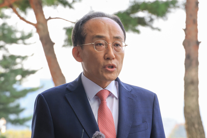 추경호, 내란특검 출석
    (서울=연합뉴스) 최재구 기자 = 국민의힘 추경호 전 원내대표가 30일 서울 서초구 서울고검에 마련된 조은석 내란특별검사팀 사무실에 피의자 신분으로 출석, 발언하고 있다. 2025.10.30 
    jjaeck9@yna.co.kr
(끝)
<저작권자(c) 연합뉴스, 무단 전재-재배포, AI 학습 및 활용 금지>