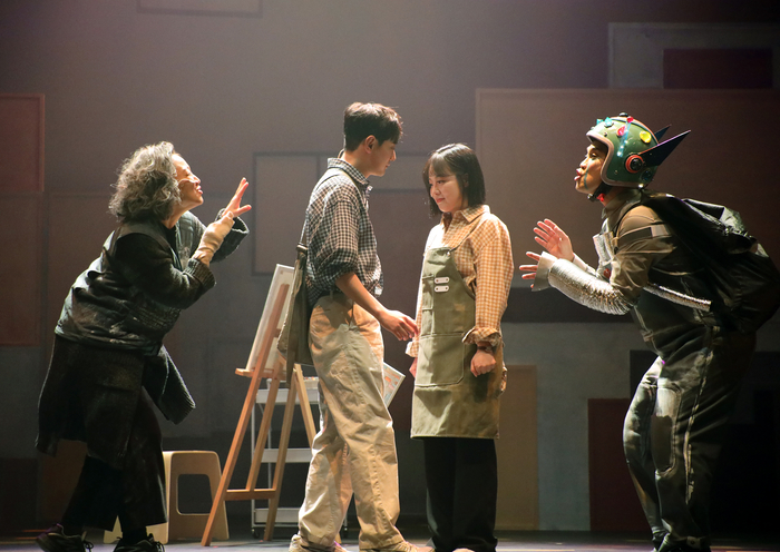 창작플레이 연극 기억의 조각 공연 모습. <봉산문화회관 제공>