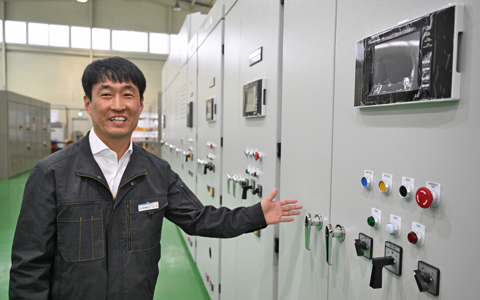 이응우 한국장애인문화협회 기전사업본부 대표가 대구 달성군 다사읍 사업장에서 생산제품을 소개하고 있다. 이지용기자 sajahu@yeongnam.com