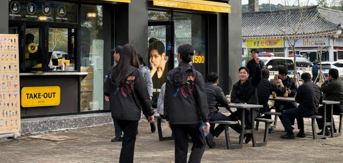 31일 오후 3시쯤 경주 보문단지 내 한 카페 앞이 손님들로 북적이고 있다.