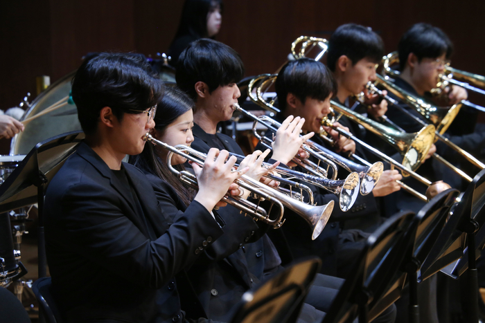 한예종 음악원 오케스트라 단원들이 금관악기 연주를 선보이고 있다. 풍성한 선율과 하모니로 관객들에게 감동을 전할 것으로 기대된다. 국립경주박물관 제공