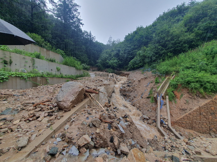 지난 2023년 문경지역에 많은 비로인해 산사태가 발생했다. <문경시제공>