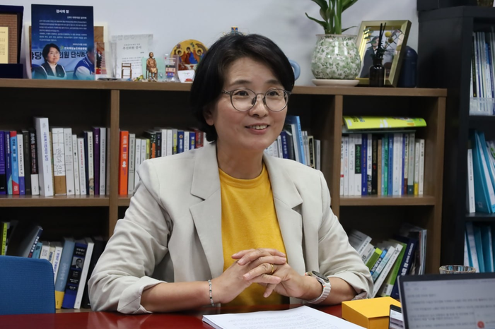 더불어민주당 임미애 의원이 국회 의원회관에서 영남일보와 인터뷰를 하고 있는 모습. 임 의원실 제공