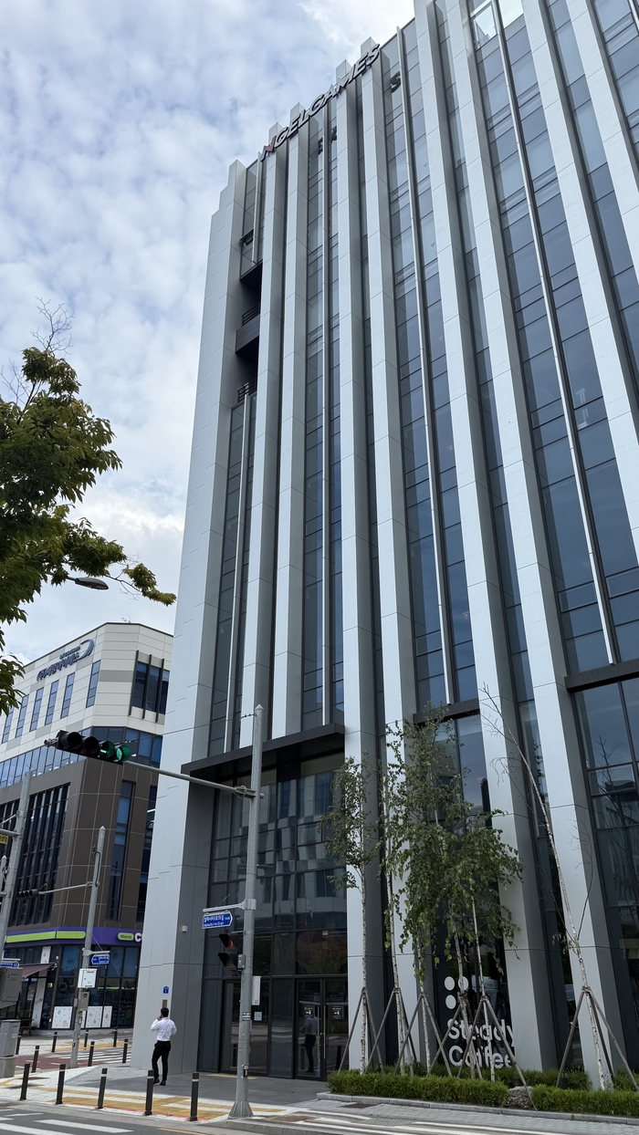 경산 기업 <주>티에스코리아가 매입한 대구 수성알파시티 랜드마크격인 옛 <주>엔젤게임즈 사옥 전경. 이동현 기자