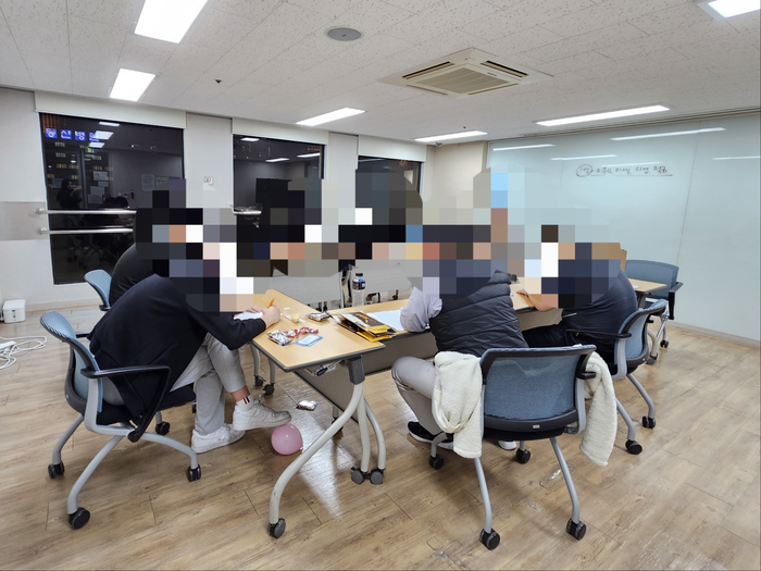 5일 저녁 대구도박문제예방치유센터를 찾은 청소년들이 자조모임을 갖고 있다. 대구도박문제예방치유센터 제공