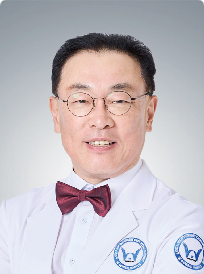 대한골연장변형교정학회 신임 회장으로 선출된 W병원 김성중 원장. 김 원장은 비(非)대학 소속 의사로는 처음으로 회장직을 맡아 임상 중심의 정형외과 학문 발전을 이끌 예정이다.<W병원 제공>