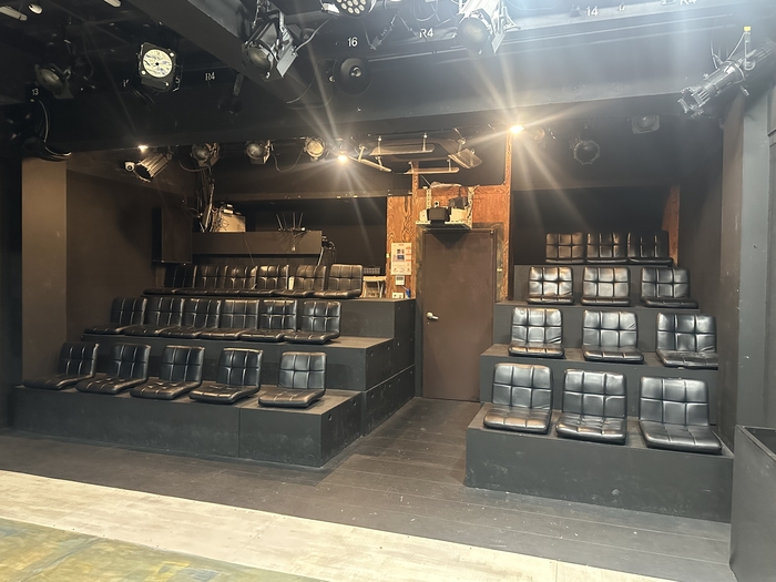 9일 대명동 골목실험극장 내부 모습. 객석과 무대와의 거리가 가까워, 소극장만의 매력을 느낄 수 있다. <사진=정수민기자>