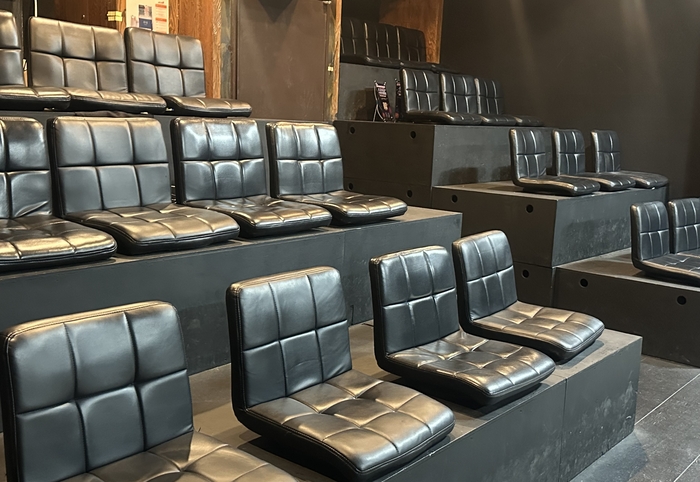 9일 대명동 골목실험극장 내부 객석 모습. 10여 년째 자리를 지키고 있는 이곳에는 총 30석이 마련돼 있으며, 필요에 따라 100석까지 설치 가능하다. <사진=정수민기자>