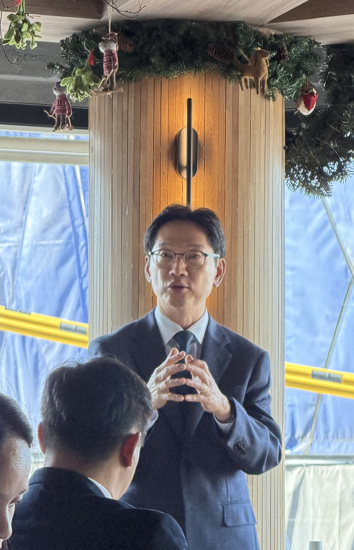 김경수 지방시대위원장이 11일 서울의 한 식당에서 대통령실지역기자들과 간담회를 갖고 발언하고 있다. 정재훈기자 jjhoon@yeongnam.com