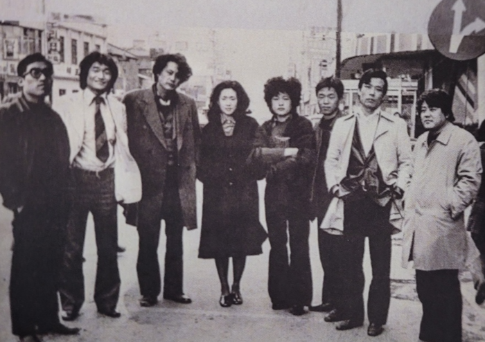 1975년 그룹 35/128 참여작가들. (왼쪽부터)황태갑, 황현욱, 이묘춘, 이향미, 이명미, 강호은, 김기동, 최병소.<이명미 작가 제공>