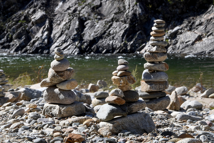 울진 왕피천 봇도랑길의 톨탑. 동해의 품 안에 숨은 울진, 그중에서도 가장 깊은 보석이 왕피천 봇도랑길이다.