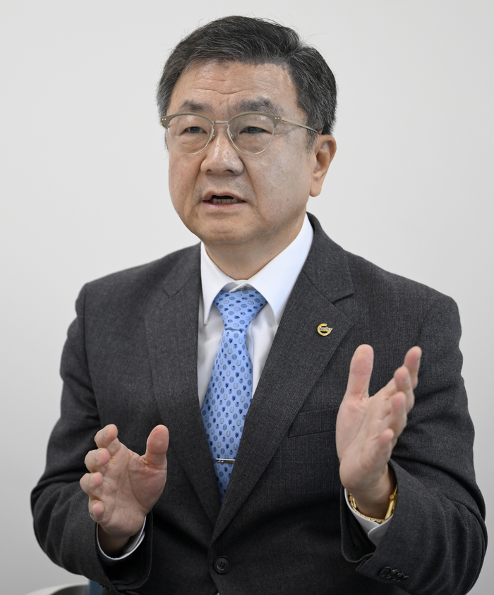 주우진 디지스트(DGIST) 기술경영전문대학원 원장이 대학원의 핵심 교육과정인 AX(인공지능 대전환)에 대해 설명하고 있다. 이윤호 기자 yoonhohi@yeongnam.com