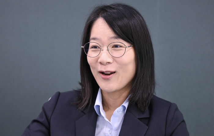 박예신 변호사(법무법인 JPK)가 의료분쟁 사건과 법조 경험을 이야기하며 인터뷰에 답하고 있다. 그는 치과의사 출신으로, 의료 현장에서 느낀 제도적 한계를 계기로 법조인의 길을 선택했다.이현덕기자 lhd@yeongnam.com