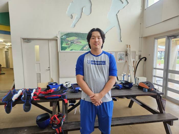 지난 11일 일본 오키나와 온나손에 위치한 아카마구장에서 만난 양창섭. 정지윤기자 yooni@yeongnam.com