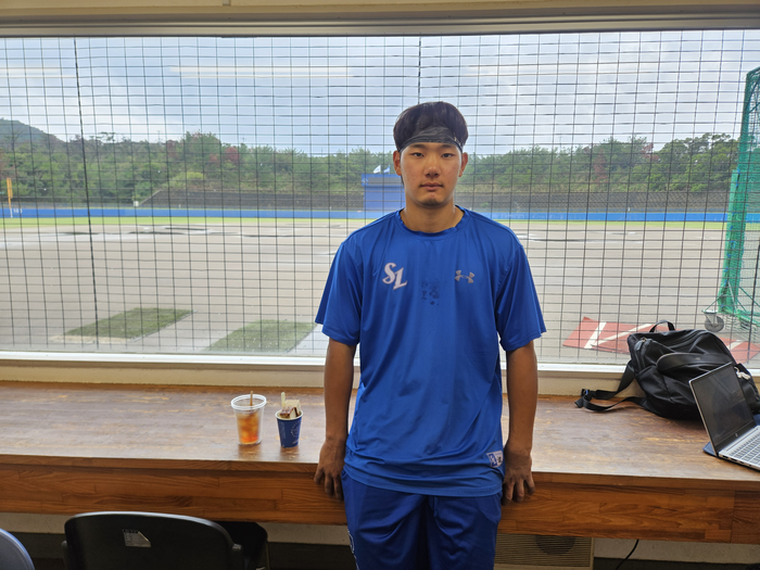 지난 11일 일본 오키나와에 위치한 아카마구장에서 만난 삼성 라이온즈 심재훈. 정지윤기자 yooni@yeongnam.com